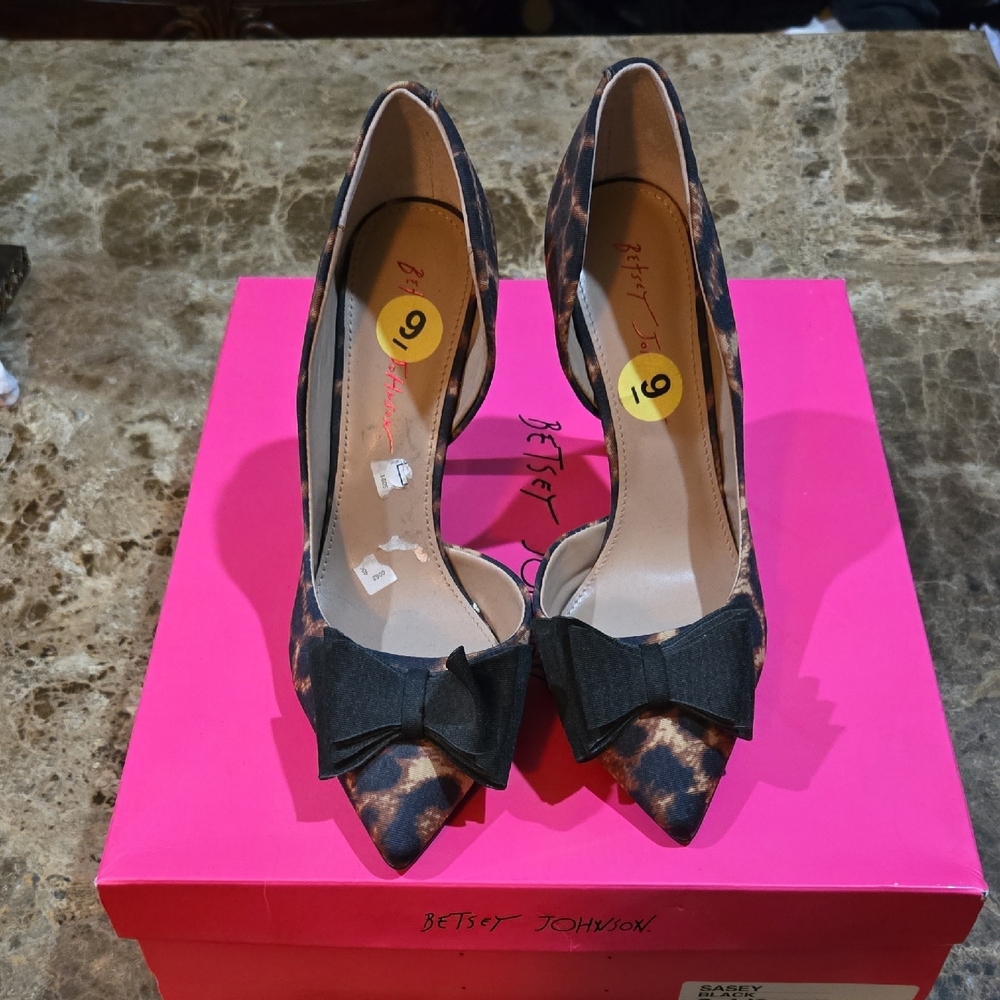 Betsey Johnson Black and Brown ANIMAL PRINT Heels with Bow Detail